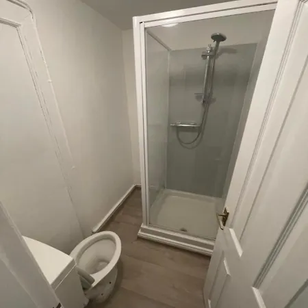 Oyo The Old Victoria *