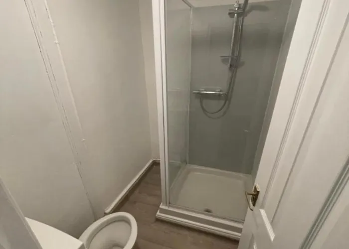 Oyo The Old Victoria *