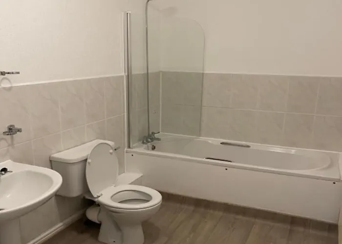 Hotel Oyo The Old Victoria