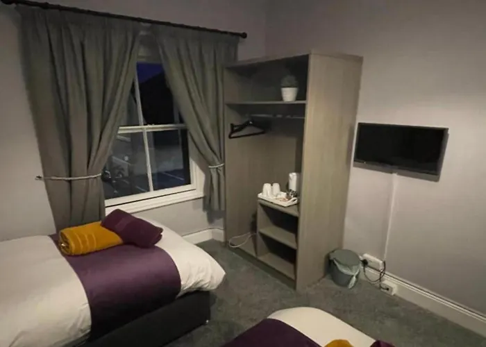 Hotel Oyo The Old Victoria *