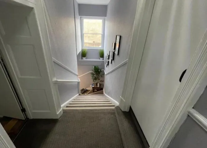 Hotel Oyo The Old Victoria *