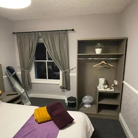 Oyo The Old Victoria *